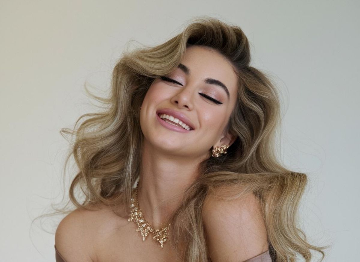 17 Effortless and Luxurious Hairstyles for Long-Haired Women to Try