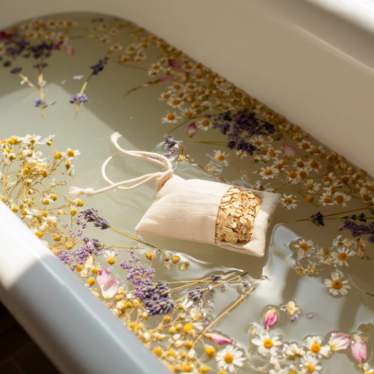 How I Craft a Soft Floral Bath Soak for Slow, Quiet Nights